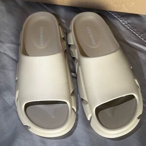 Steve Madden charged slide tan sz 8 men’s (run small)